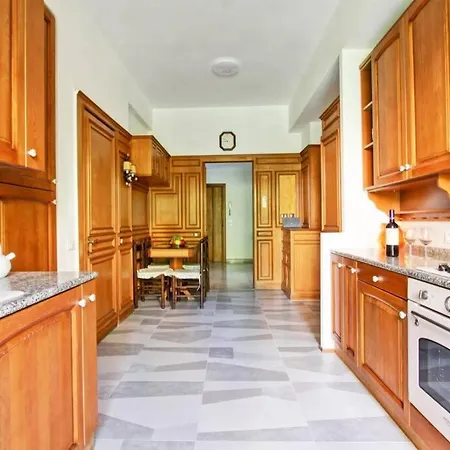 Apartment Tizii *